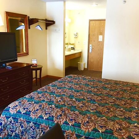 Executive Inn And Suites 와우케간 외부 사진